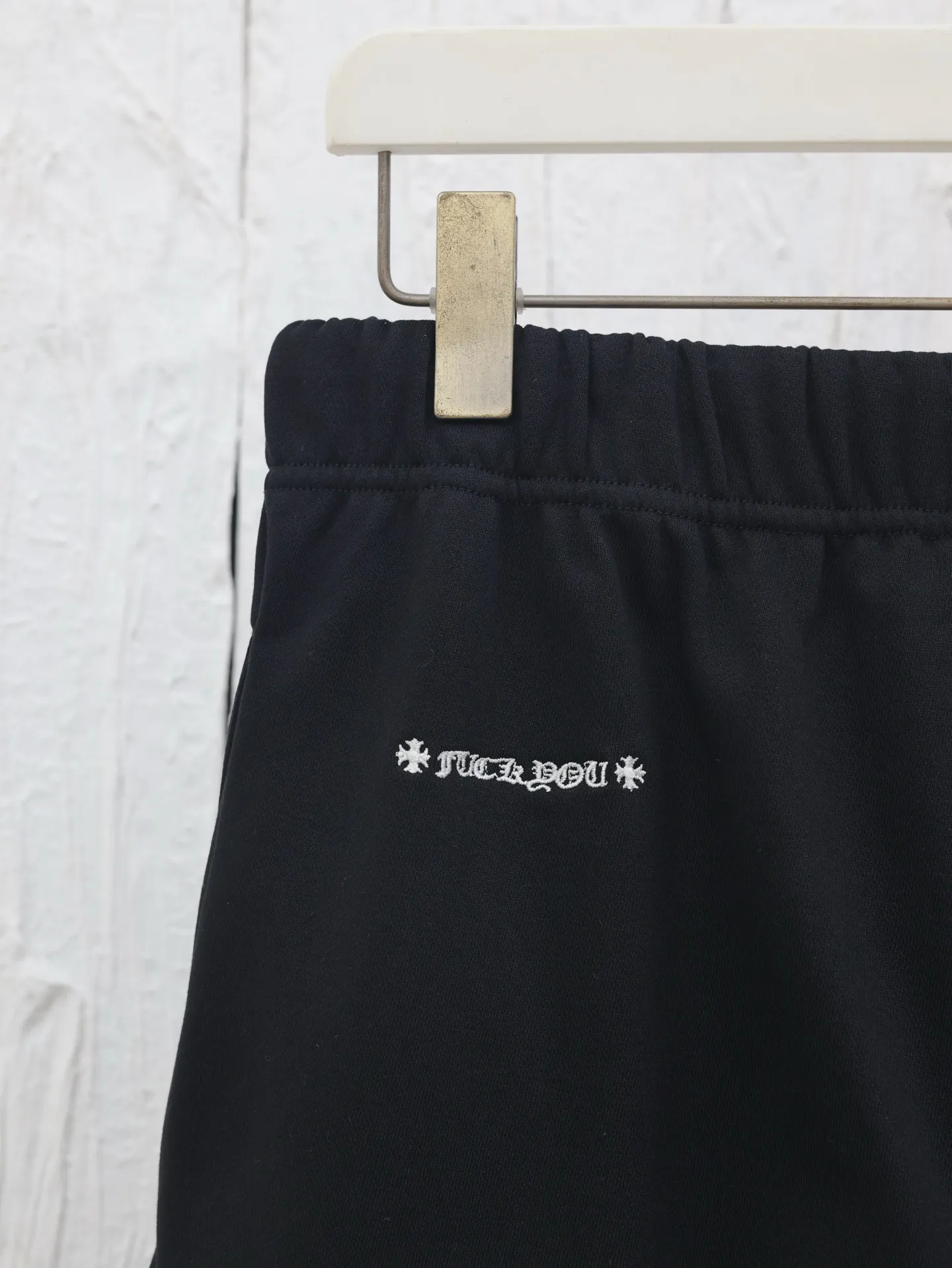 🅿️330 Chrome hearts*/Chrome hearts 25ss new Sanskrit embroidered shorts. The fabric is made of 320G fish scale cotton. The embroidery uses imported embroidery machines. Customized accessories. Size: S/M/L